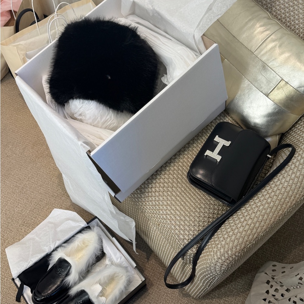 Chanel 25N fur pillbox hat